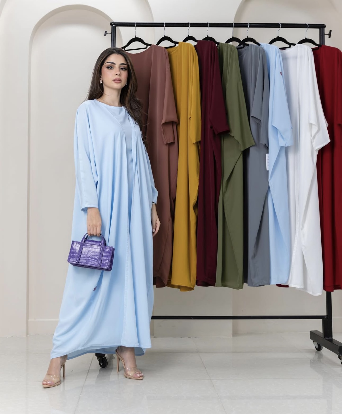 العبايات الملونه